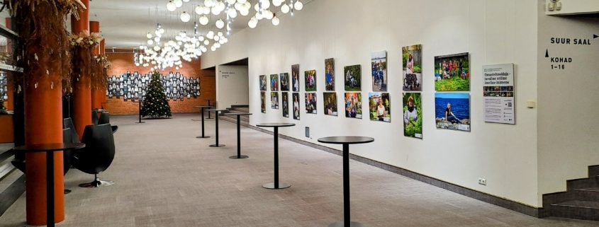 Omastehooldajate fotonäitus Ugala teatris